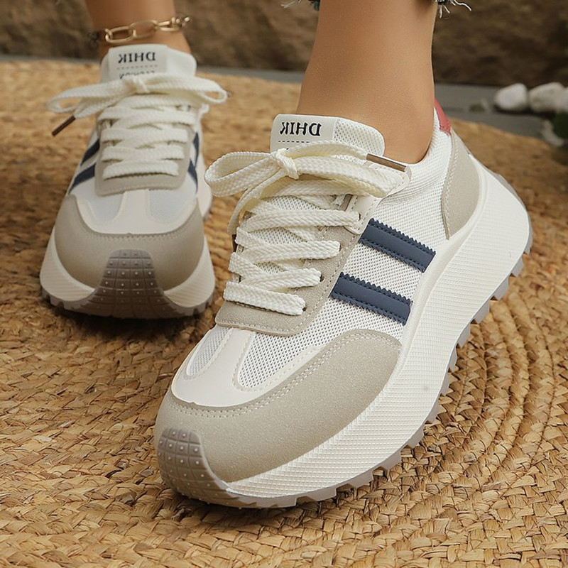 White Sneaker Care Kit - 通気性メッシュ素材のスポーティカジュアルなレディース身長アップシューズ、ダッドスニーカー風、2025年春夏新作、万能なホワイトスニーカー